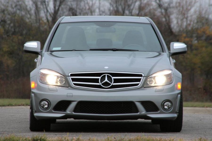 Mercedes-Benz C63 AMG 2009 года  (фото 4 из 32)